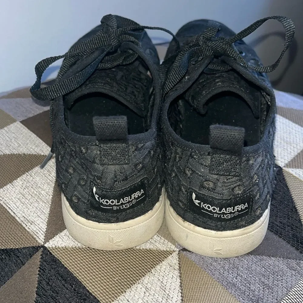 EXCELLENT CONDITION KOOLABURRA BY UGG BLACK WOVEN SNEAKERS SIZE 9